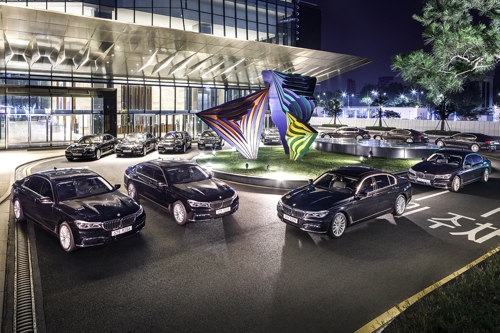 ▲ BMW 그룹 코리아는 그랜드 인터컨티넨탈 서울 파르나스 호텔에 의전용 7시리즈 차량 12대를 공급한다.