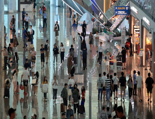 ▲ 여행객들로 붐비는 인천공항 제2터미널.
