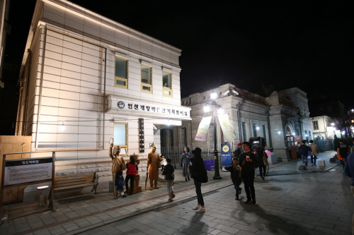 ▲ 인천 개항장 문화재 야행으로 큰 호응을 받은 문화재 야간 개방이 다시 한 달간 1시간 연장 운영에 들어갔다.