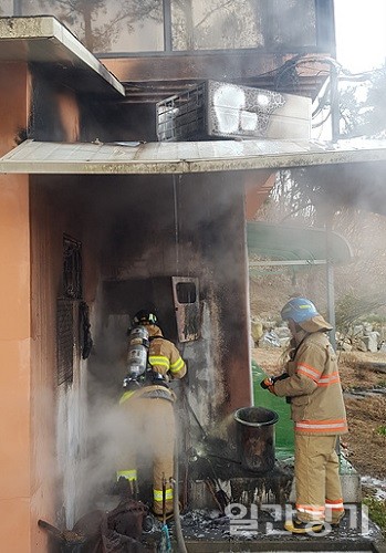 양평소방서는 27일 오전 7시 49경 강상면 병산리 소재의 주택에서 발생한 화재를 소화기를 활용한 초기 대처로 큰피해를 막았다고 밝혔다. (사진=양평소방서)