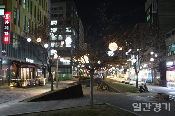 성남시청 앞 여수동 상인회가 12월6일부터 이 지역 거리에 '빛의 거리'를 운영한다. (사진=성남시)