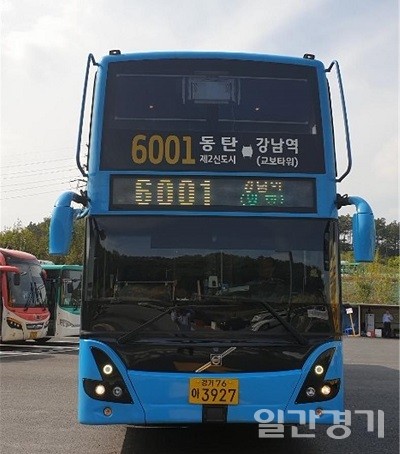 화성시가 9일부터 강남역·서울역·판교역 방면 광역버스 노선에 2층 버스 14대를 투입해 ‘입석 제로화’에 나섰다. (사진=화성시)