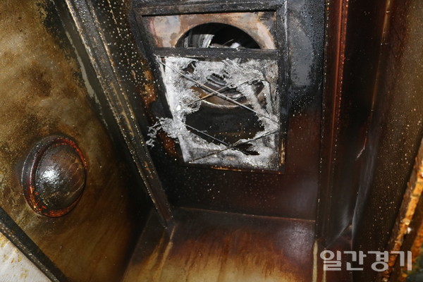 12월22일 오후 3시42분께 인천시 남동구 논현동 한 복합쇼핑몰 5층 식당에서 불이나 시민 1천여 명이 대피하는 소동이 발생했다. (사진=인천공단소방서)
