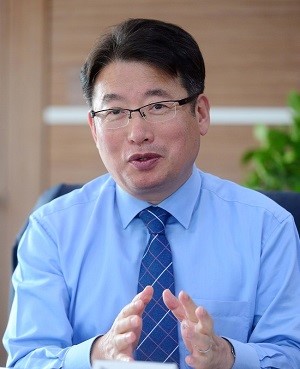 광명의 대표적 더불어민주당 정치인 중 한사람으로 평가받고 있는 김경표 경기콘텐츠진흥원 이사장이 2020년 4월 15일에 치러지는 제21대 총선 출마를 선언했다.
