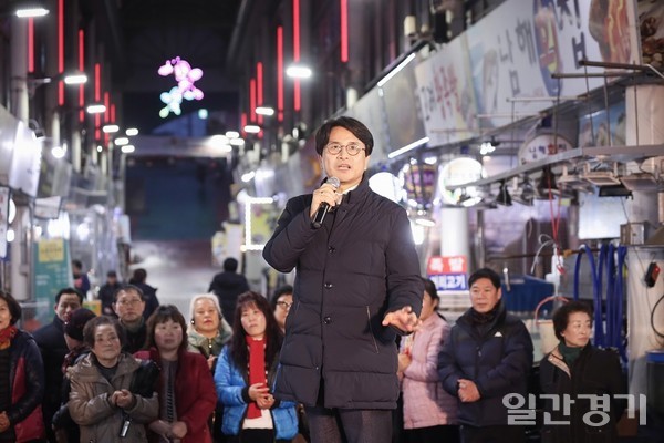지난 7일 이재현 서구청장이 강남시장 문화관광형시장 점등식에 참석해 발언하고 있다. (사진=인천 서구)