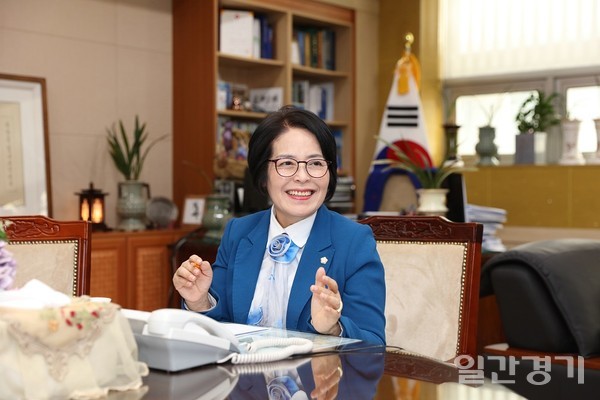 최찬용 인천 중구의회 의장이 신년 인터뷰에 응하고 있다. (사진=안종삼 기자)