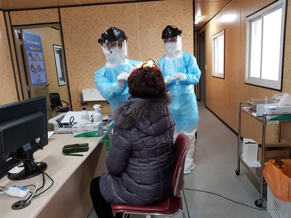 안산시는 안산시의사회 협조를 받아 상록수·단원보건소에 마련된 코로나19 선별진료소를 주말에도 운영, 신속한 검사 및 진료를 하고 있다. (사진=안산시)