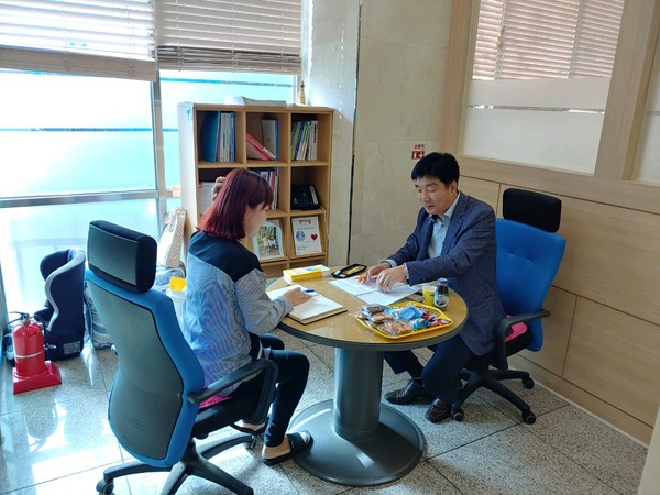 인천 동구는 11일 “주민들의 세금고민을 해결하기 위해 무료 세무상담 서비스인 마을세무사 제도를 운영한다”고 밝혔다. (사진=인천 동구)