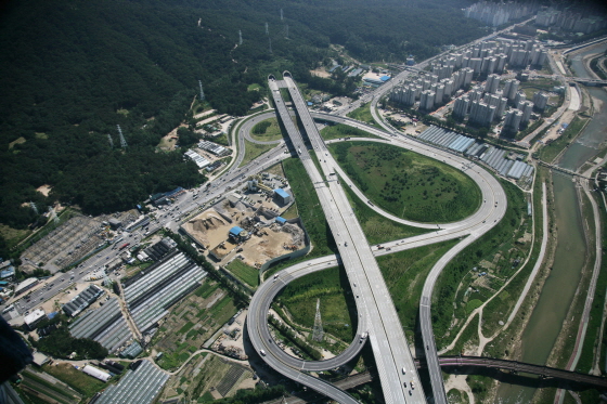 19일 경기도에 따르면 ‘서울외곽순환고속도로’의 이름을 바꾸는 것에 대한 긍정적 의견이 88%를 넘는다는 조사결과가 나왔다. (사진=경기도)