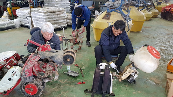 강화군은 본격적인 농번기를 맞아 농기계은행의 임대장비를 제때 사용할 수 있도록 사전정비를 완료하고 임대준비를 끝냈다고 밝혔다. (사진=강화군)