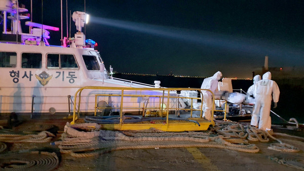 7일  밤 11시 11분께 인천 작약도 인근 해상에서 신원 미상의 변사체가 발견돼 인천해경이 수사에 나섰다. (사진=인천해경)