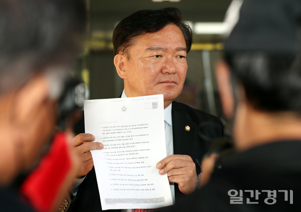 비례대표 투표지 보전 입장을 밝히는 민경욱 의원 (사진=연합뉴스)