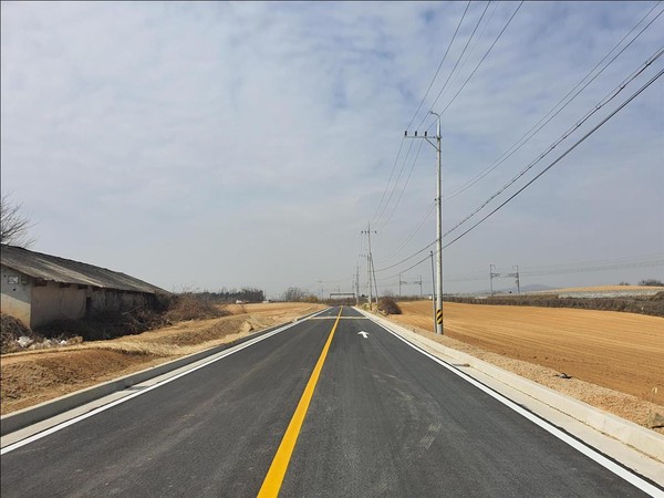 죽당리 자연장지 도로개설공사는 지방도337호선과 부발읍 죽당리 이천시립 자연장지를 연결하는 도로에 대하여 사업비 23억원을 투입해 연장 1.06㎞, 폭 8m 규모로 2018년 7월 공사를 착공해 올 5월 준공했다.