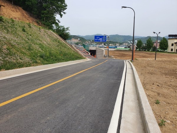 지난 2018년 3월 20일 착공한 동두천시 소요동 8통 마을진입도로 개설공사가 완료돼 오는 18일 개통한다. (사진=동두천시)