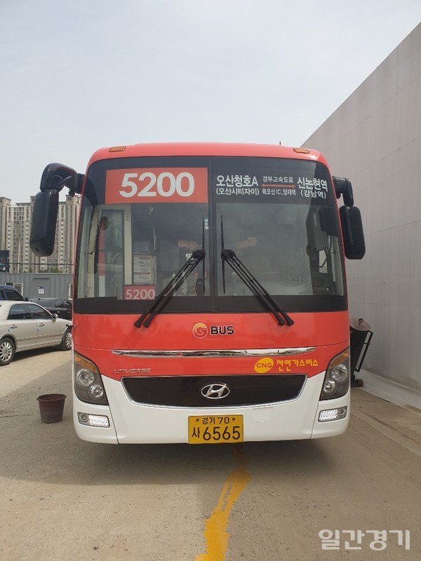 오산시는 서울 방면 6개의 광역버스 노선을 운행하고 있다. 사진은 5200번 버스 (사진=오산시)
