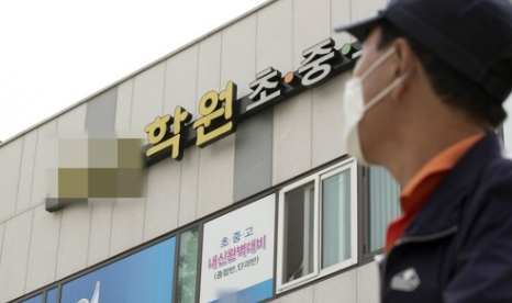 인천 남동구는 5월 18일 "남동구민 2명이 코로나19 확진 판정을 받아 인천의료원 음압병실로 이송, 격리치료중"이라고 밝혔다. (사진=연합뉴스)