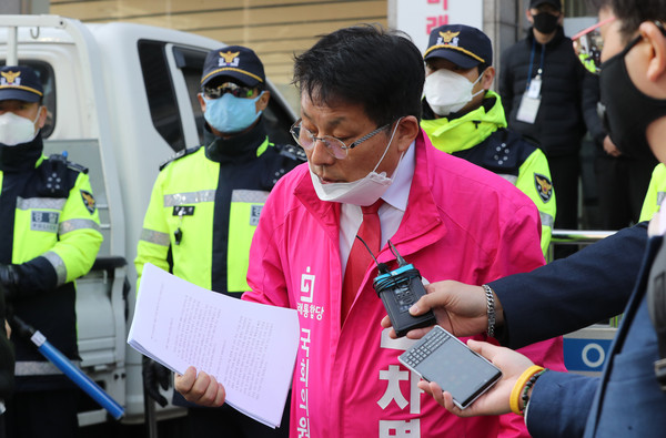 인천지검 부천지청은 페이스북을 통해 세월호 유가족을 모욕하다 고소된 차명진(60) 전 국회의원을 불구속 기소했다고 5월 26일 밝혔다. (사진=연합뉴스)