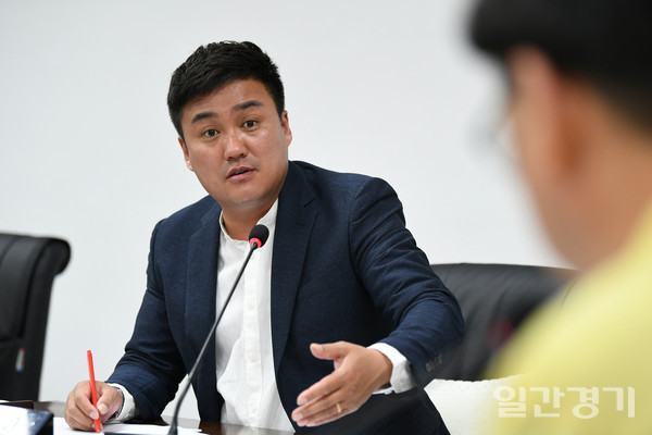 여주시의회 후반기를 이끌게 된 박시선 신임 의장이 후반기 의정활동에 대해서 설명하고 있다. (사진=이영일 기자)