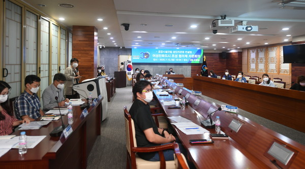 오산시는 13일 시청 상황실에서 ‘공공시설건립 성인지관점 컨설팅’ 여성친화도시 조성 협의체 자문회의를 개최했다. 