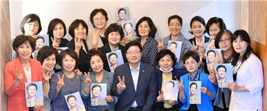 11일 충북 여성 광역·기초의원 20여 명이 염태영 더불어민주당 최고위원 후보를 지지하고 나섰다. 