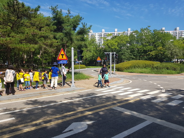 인천 계양구는 어린이교통교육관 실외 체험장 내 신호기 노후화로 이달부터 9월까지 신호기 전체에 대한 정비를 진행한다. (사진=인천 계양구)