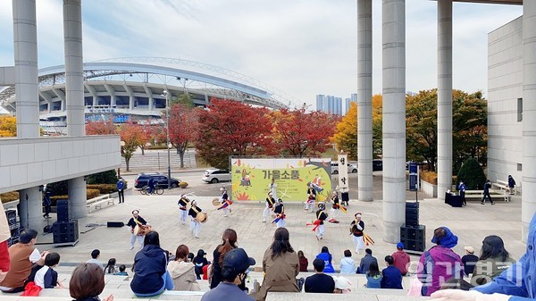 10월25일 안산문화예술의전당에서 전통사물놀이 단체 '청악'의 공연이 펼쳐졌다. (사진=안산문화재단)