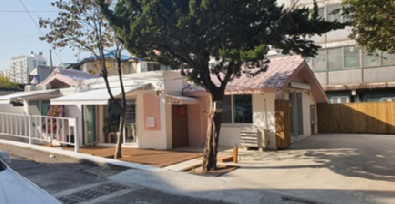 인천시는 11월3일 미추홀구에 소재한 빈집 두 곳이 국민참여 빈집활용 프로젝트를 통해 ‘빈티지 인쇄소’와 ‘마을건강 힐링센터’로 꾸며져 운영을 시작했다고 밝혔다. (사진=인천시)