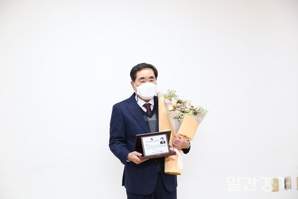 송춘규 인천 서구의회 의장이 2020년 12월22일 제5회 인천의정대상을 수상했다. (사진=인천 서구의회)