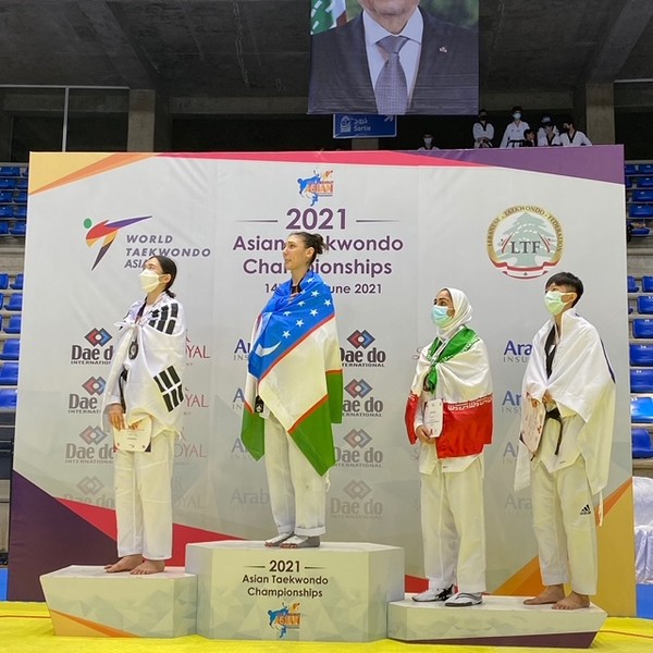 고양시 소속 태권도팀 전채은(왼쪽) 선수가 지난 6월16일부터 18일까지 레바논 베이루트에서 열린 ‘2021 아시아태권도선수권대회’에서 은메달을 획득했다.
