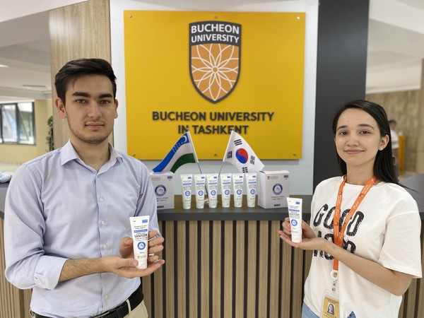 부천대학교가 지난 6월22일 우즈베키스탄 BUT(Bucheon University in Tashkent) 학생과 교직원들에게 코로나19 방역 물품 손소독제 1200개를 전달했다. 