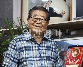  KBS 전국노래자랑을 33년동안 진행하면서 자타가 인정하고 있는 송해(94세) 씨가 가평군 명예군수로 위촉 된다.