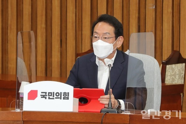 김도읍(국민의힘, 부산강서을) 의원이 최근 5년간 116명의 모범납세자가 부적격 판정을 받아 자격이 박탈됐다고 밝히고 개선을 요구했다. (사진=김도읍 의원 사무실)