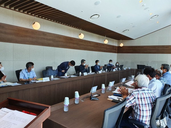 화성시가 ‘화성 함백산추모공원’을 투명하고 안전하게 운영하기 위해 민관 합동 TF회의를 구성하고 8월10일 첫 회의를 개최했다. (사진=화성시)