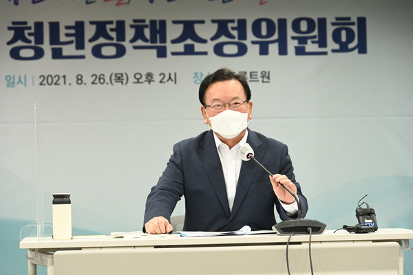 김부겸 국무총리는 8월26일 열린 청년정책조정위원회에서 청년세대 격차해소와 미래도약 지원이라는 비전 아래  3대 추진 방향, 5개 분야, 87개 과제로 구성된 청년특별대책을 발표했다. (사진=홍정윤 기자)
