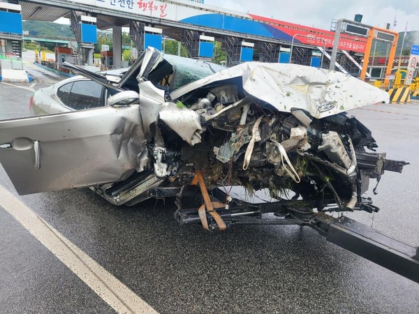 9월21일 이천 중부고속도로에서 승용차가 가드레일을 부딪히는 사고가 발생했다. 사진은 사고 현장(사진=연합뉴스)