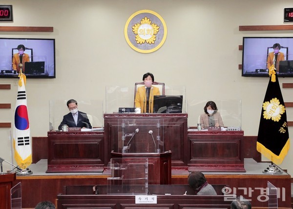 광명시의회는 10월21일 오전 제264회 임시회 마지막 본회의에서 박성민 의장에 대한 불신임안을 의결했다. (사진=광명시의회)