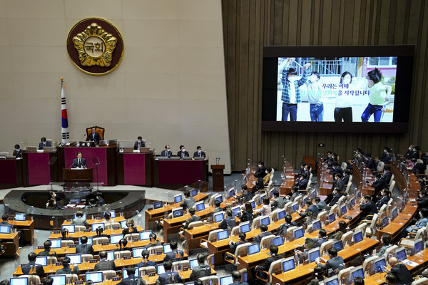 문재인 대통령은 10월25일 오전 국회 본회의장에서 2022년 “예산은 일상과 민생을 완전히 회복하기 위한 것”이라고 임기 마지막 시정 연설을 했다. (사진=청와대)
