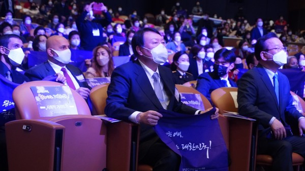 윤석열·심상정·안철수 대선 주자는 11월9일 오후 서울 강남구 코엑스에서 개최된 제 56회 전국여성대회에 참석해 각자의 여성정책에 대해 피력했다. (사진=홍정윤 기자)