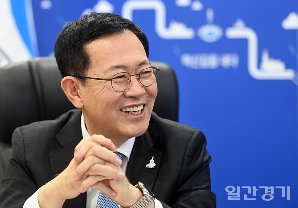 박남춘 인천시장은 본지와의 지면 인터뷰를 통해 인천의 발전방향으로 '첨단산업단지' 내 기업체들의 지원책 강화를 강조했다.