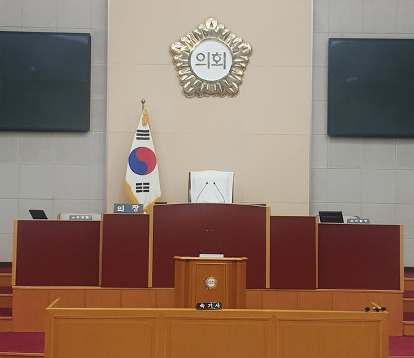 인천 미추홀구의회는 1월18일 2022년도 첫 번째인 제263회 임시회를 개회했다. 이날 제1차 본회의를 시작으로 개회된 이번 임시회는 26일까지 9일간의 일정으로 열린다. (사진=일간경기DB)