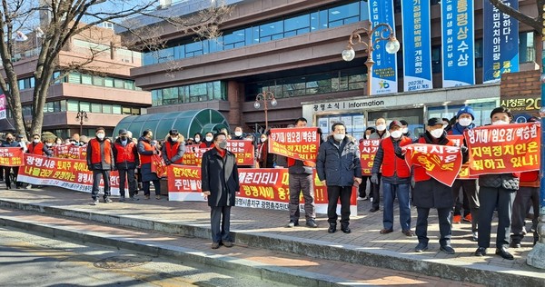 광명·시흥 신도시 지구에 거주하는 광명지역 주민과 토지주들이 강제수용에 의한 공영개발 계획을 즉각 철회할 것을 촉구하고 나섰다. (사진=박웅석 기자)