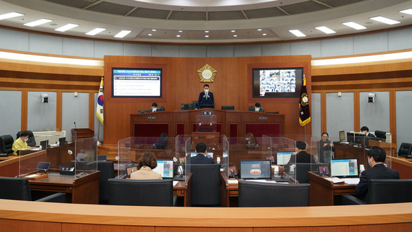 오산시의회는 3월30일 제265회 임시회 제2차 본회의를 열어 지난 10일간의 의정활동을 마무리했다. 이번 본회의에서는 제1회 추경안 등 총 12건의 부의안건을 심의·의결했다.