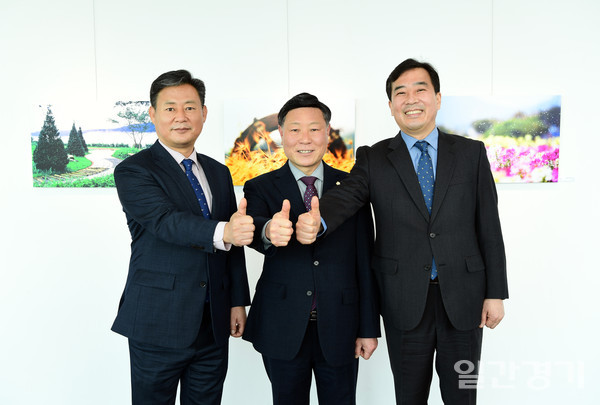 왼쪽부터 신동화 전 구리시의원, 박석윤 구리시의회 운영위원장, 권봉수 전 구리시의원.