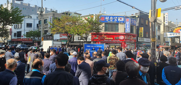 우형찬 서울시의회 의원은 4월19일 오후 서울시 양천구 월정시장 앞에서 6월1일 지방선거 서울시의원 출마식을 가졌다. (사진=홍정윤 기자)
