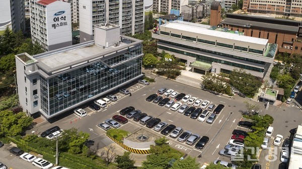 인천도시공사(iH)가 6월8일 직무능력중심의 공정채용을 모범적으로 운영한 것을 인정받아 한국경영인증원(KMR)으로부터 공정채용 우수기관 인증을 취득했다.(사진=인천도시공사)