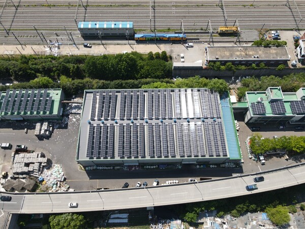 광명시 공유플랫폼 기반 시민 주도형 그린뉴딜 사업의 첫 번째 태양광발전소가 지난 8일 발전을 시작했다. (사진=광명시)