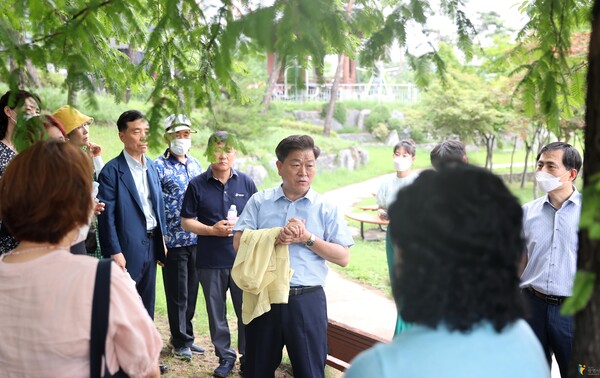 박승원 광명시장이 광명시 구석구석을 시민과 함께 둘러보며 현장에서 답을 찾는 민선8기 첫 소통 행보 ‘우리 동네 두바퀴’를 6일 마무리_