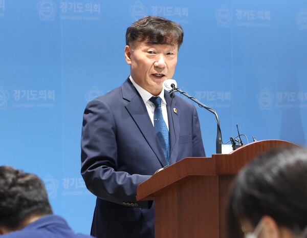 남종섭 경기도의원이 15일 오전 도의회 브리핑룸에서 11대 경기도의회 전반기 민주당 대표의원으로 출마 선언을 하고 있다. (사진=김인창기자)