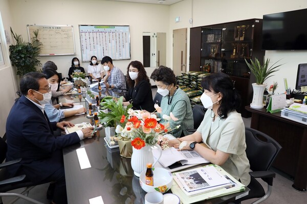 인천 연수구의회는 8월11일 기획복지위원회 박정수 위원장과 소속 위원들이 현안 청취를 위해 소관 시설을 방문했다.