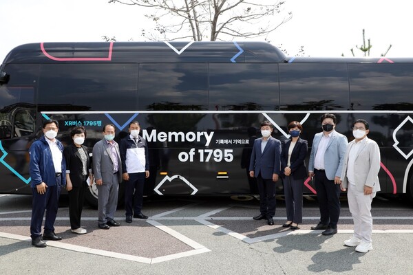 수원시의회 문화체육교육위원회는 8월26일 행궁동 수원화성 일대를 방문해 지난 7월 말 조성이 완료된 스마트 관광도시 사업 현황을 점검했다. (사진=수원시의회)